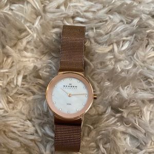Skagen
Women's Freja Rose Gold-Tone Stainless Steel Mesh Bracelet Watch 26mm